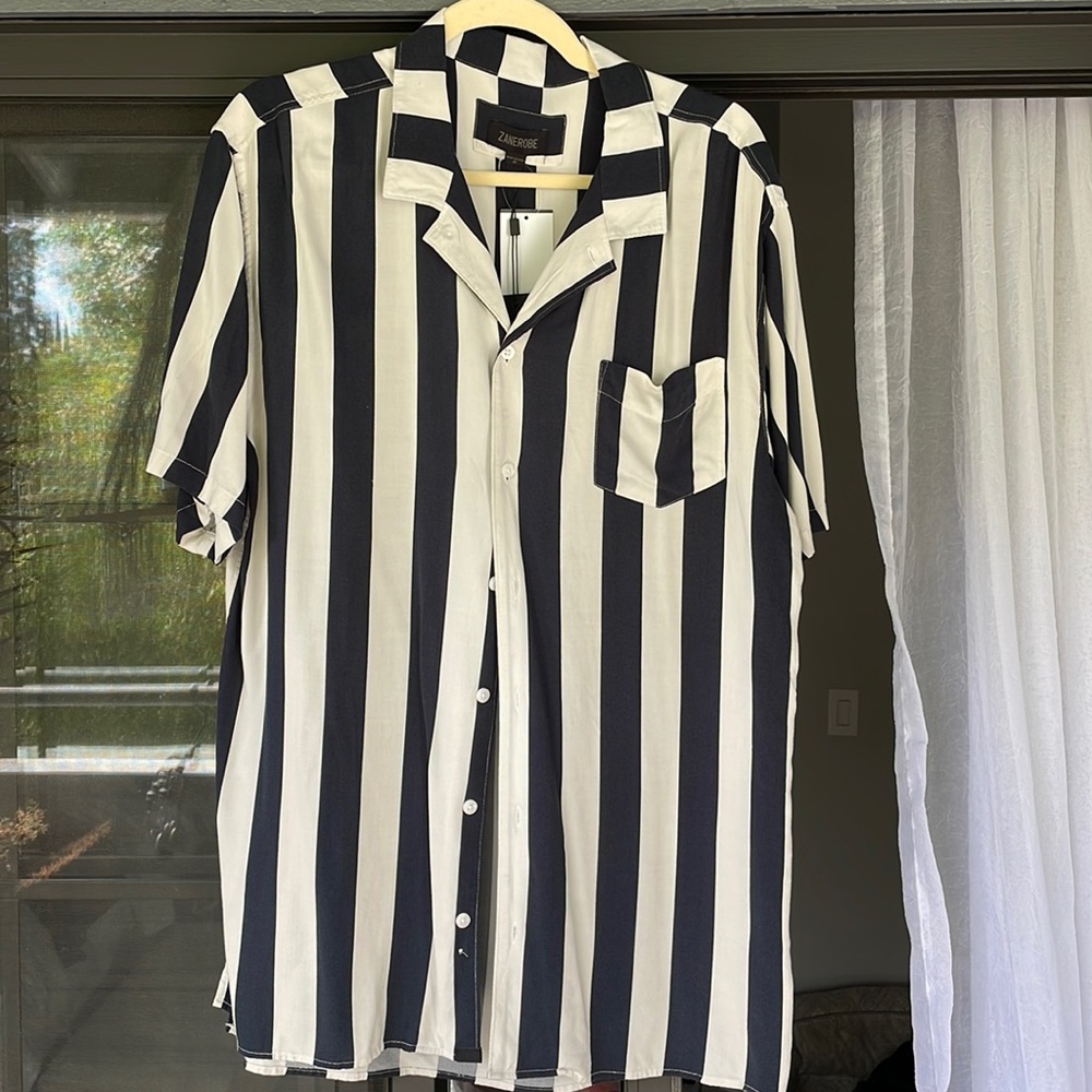 Zanetobe short sleeve button up. Striped navy & white.